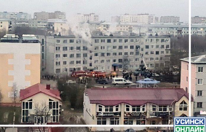 Сегодня в Усинске горело бывшее общежитие