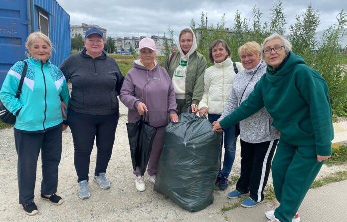 Серебряные волонтёры Усинска очистили часть города от мусора