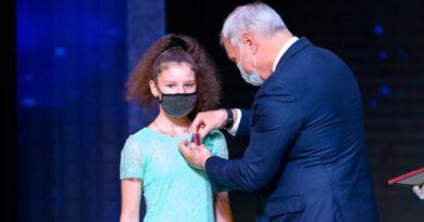 Школьнице из Усинска вручили награду от Президента России