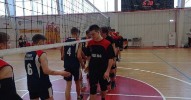 Школьные команды по волейболу борются за звание лучших в Усинске