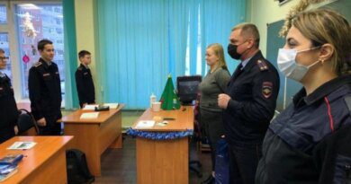 Сотрудники полиции Усинска поздравили кадетов с новогодними праздниками
