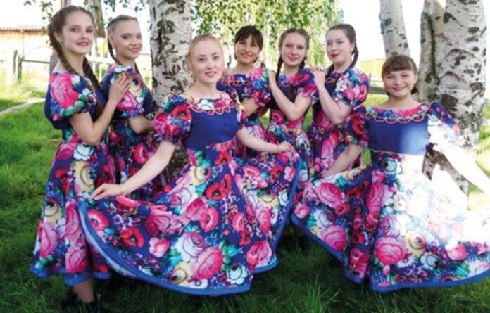 Сразу три творческих коллектива села Мутный Материк обновили сценические наряды