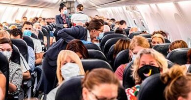 Психолог объяснила, почему туристы теряют самообладание в самолетах