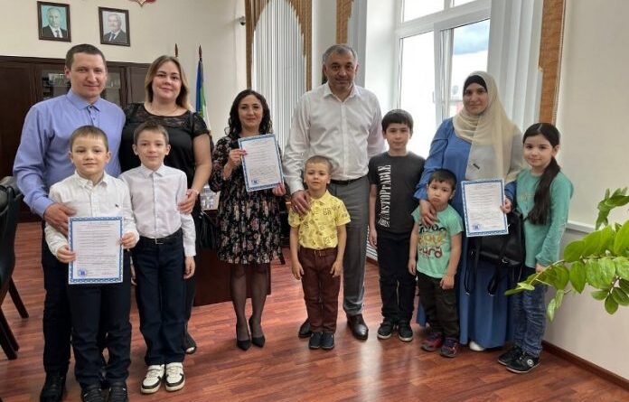 Три семьи Усинска получили сертификаты на жильё