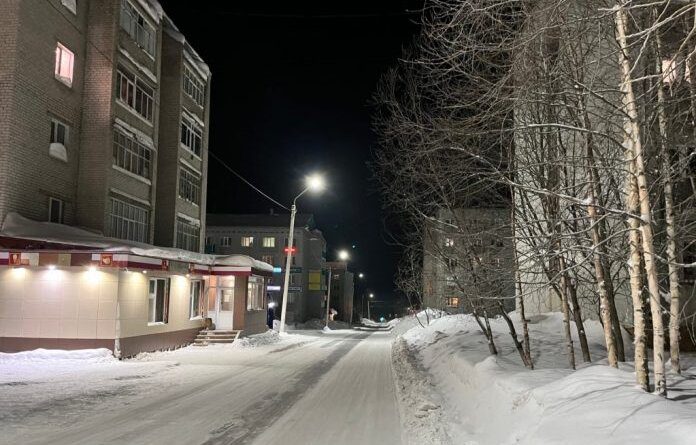 Улицы города теперь освещают новые энергосберегающие светильники