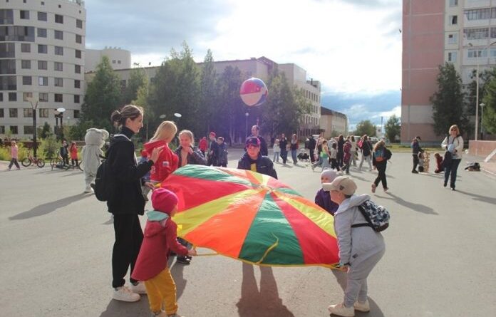 Усинцы отметили День Республики Коми и День государственного флага России