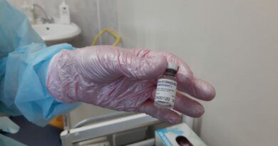 Усинские медики начали вакцинироваться от коронавируса