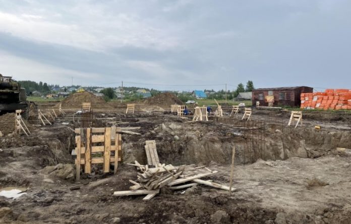 В деревне Денисовка продолжается строительство Дома культуры
