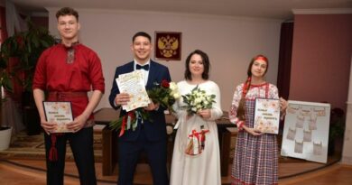 В канун Дня семьи, любви и верности в усинском ЗАГСе провели традиционное мероприятие