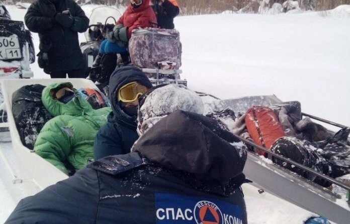В Усинске бойцы отряда “Спас-Коми” эвакуировали с болота рыбака