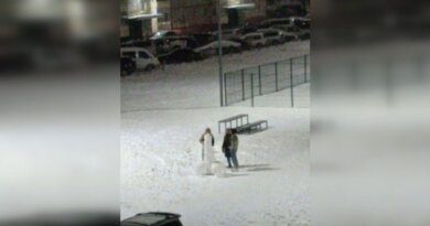 В Усинске подростки слепили снеговика фаллической формы. Скульптура вызвала споры