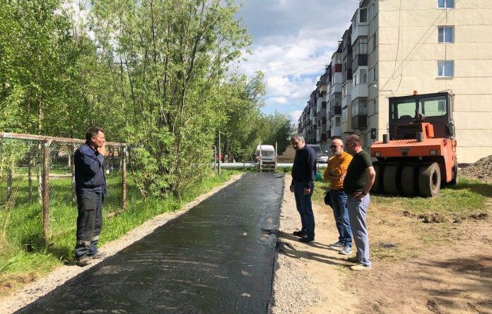В Усинске преображаются дорожки между Парковой и Строителей