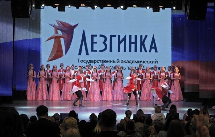 В Усинске выступил Государственный академический заслуженный ансамбль танца Дагестана «Лезгинка»