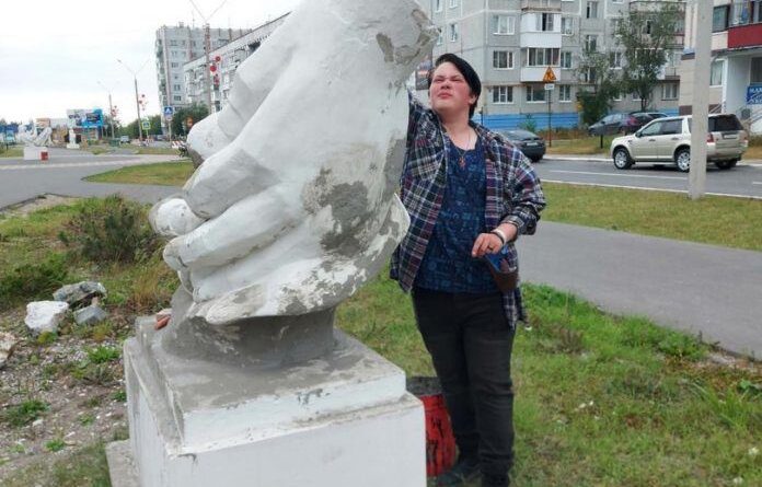 Волонтёры Усинска привели в порядок городские скульптуры