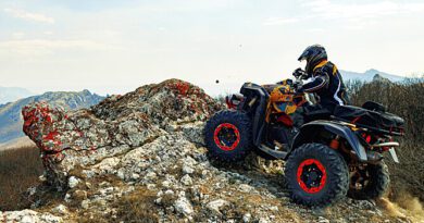 Врач организовал туры на квадроциклах в горах Армении