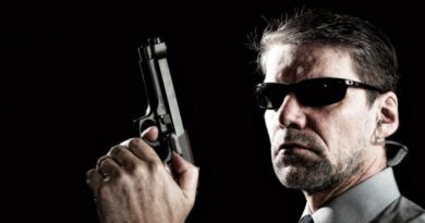 Житель Усинска угрожал продавцу пистолетом